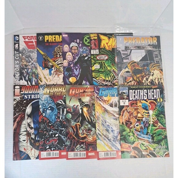 Comic & Graphic Novel Lot 30+ DC Marvel Indie Superman Predator Batman Harley - Picture 2 of 5